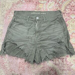 American Eagle Highest Rise Mom Short 10